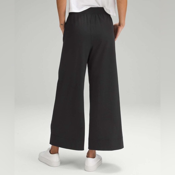 Lululemon Navy Stretch Woven High-Rise Wide-Leg Cropped Pants - Picture 2 of 7